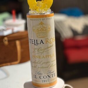 Stella Rosa 20oz tumbler w/3D topper